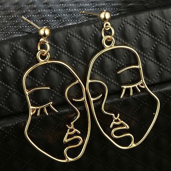3/$30 💛 Abstract Face Earrings - Picture 4 of 6